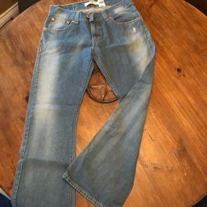 NWOT. Levi’s 542 Low. Jeans. 14M